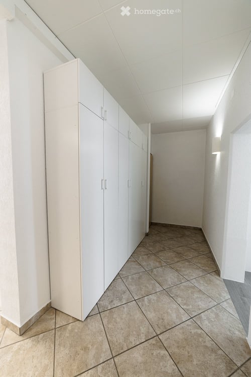 Très beau local commercial rénové de 95 m² au rez 10