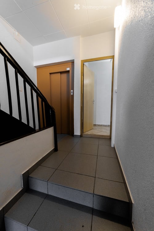 Très beau local commercial rénové de 95 m² au rez 14