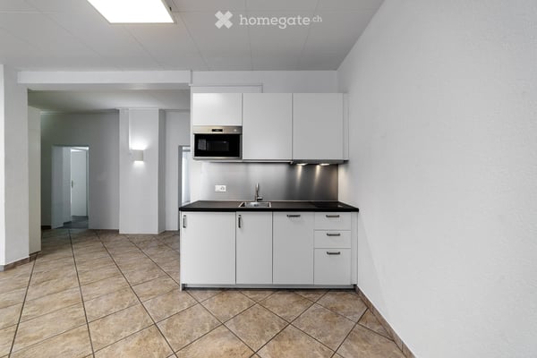 Très beau local commercial rénové de 95 m² au rez 4