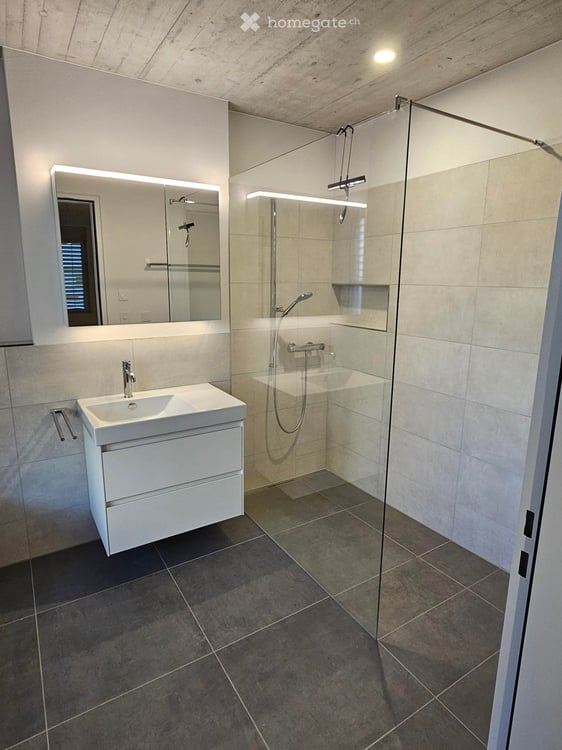Zentrale und ruhige 3,5 – Zimmer Wohnung (open-space) mit Gartensitzplatz in Zürich 4
