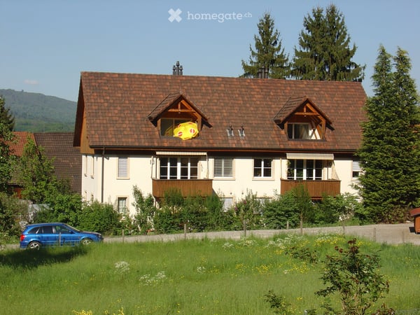 Schöne, ruhige 3.5 Zi-Dachwohnung, Bus/Bahn/Einkaufen in 5-10 Gehminuten erreichbar 1