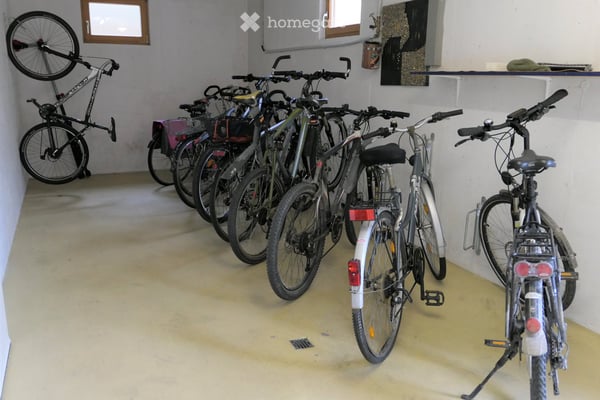 Schöne, ruhige 3.5 Zi-Dachwohnung, Bus/Bahn/Einkaufen in 5-10 Gehminuten erreichbar 15