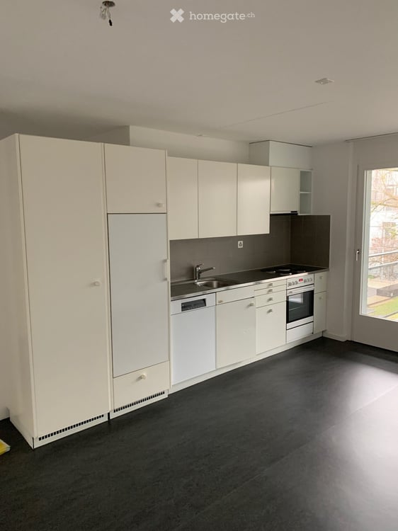 Grosszügige 2.5-Zimmerwohnung mit Balkon 2