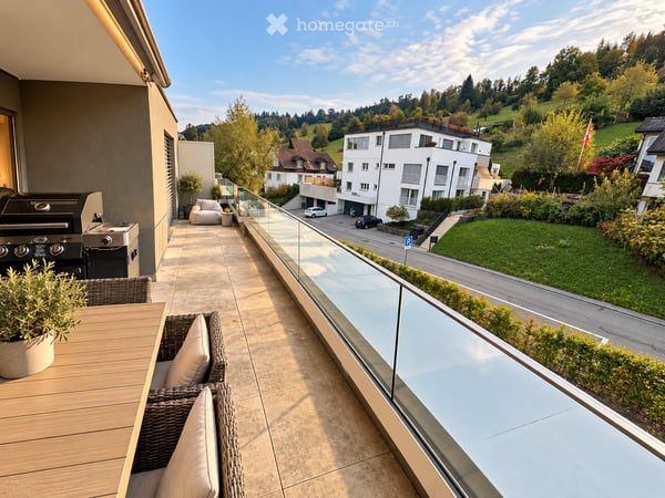 Wunderschöne 2.5-Zimmer-Attikawohnung mit zwei Terrassen und Seeblick in Oberrieden 2