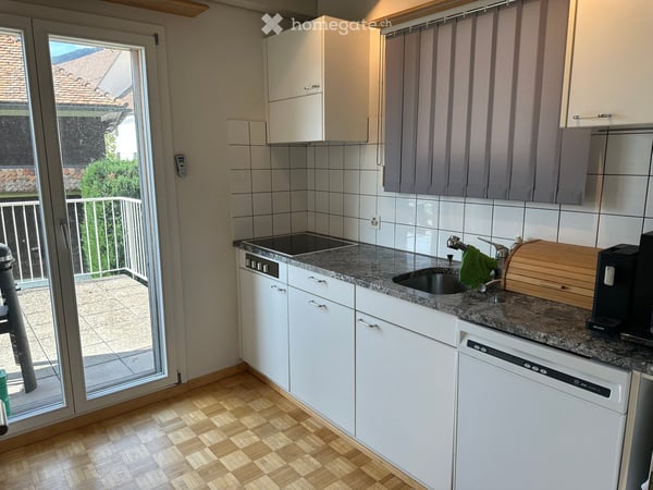 Helle 3 ½ Zimmer Wohnung mit grosser Terrasse und Weitblick in Sattel 7
