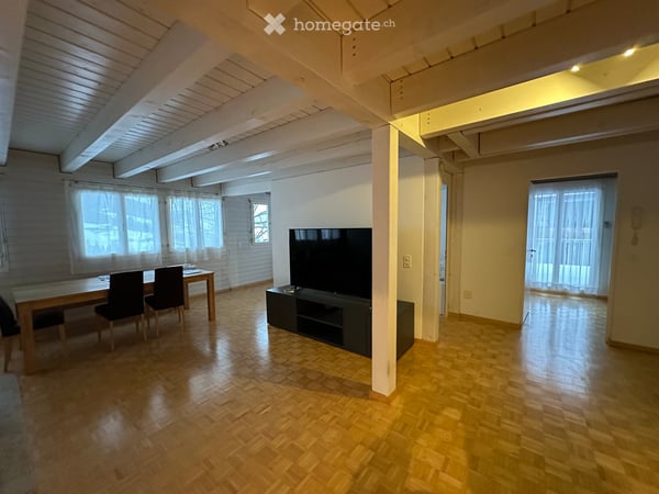 Helle 3 ½ Zimmer Wohnung mit grosser Terrasse und Weitblick in Sattel 4