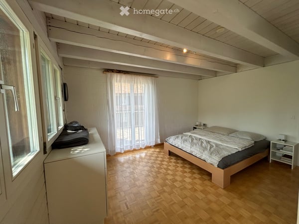 Helle 3 ½ Zimmer Wohnung mit grosser Terrasse und Weitblick in Sattel 11