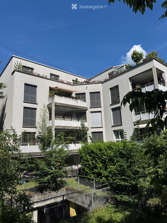 Attraktive 4.5-Zimmer-Wohnung im 2. OG mit grosszügigem Balkon