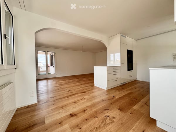 Erstbezug einer umfassend renovierter, zentral gelegener Wohnung in Wollerau 2