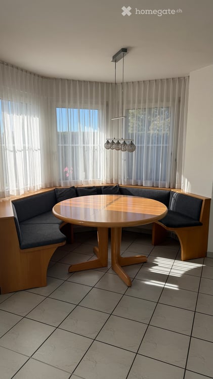 Attraktive 2.5-Zimmer-Einliegerwohnung mit Gartensitzplatz, eigener Waschküche und Weitsicht