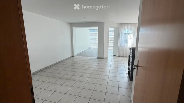 Attraktive 3.5-Zimmer-Einliegerwohnung mit Gartensitzplatz, eigener Waschküche und Weitsicht 4