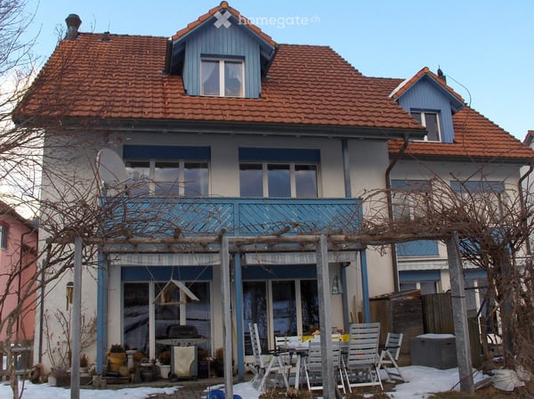 Doppeleinfamilienhaushälfte in Laupen/ZH, Balkon, Garten, Pergola, gr. Doppelgarage mit Hauszugang 1