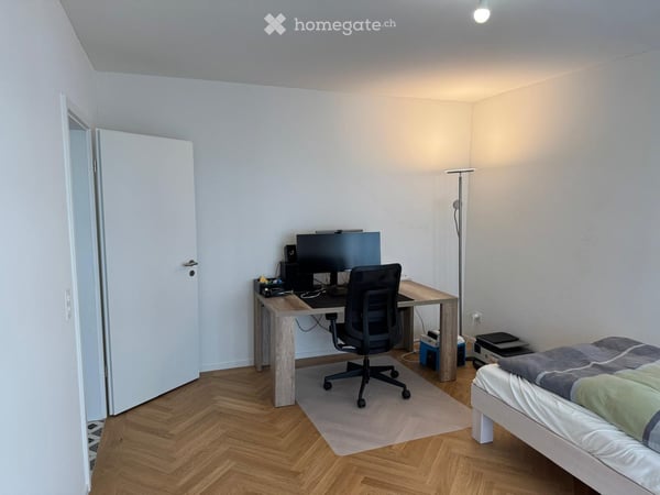 Untermiete Nov–Dez 2026 | Renovierte, möblierte 2.5-Zimmer-Wohnung im Seefeld 4
