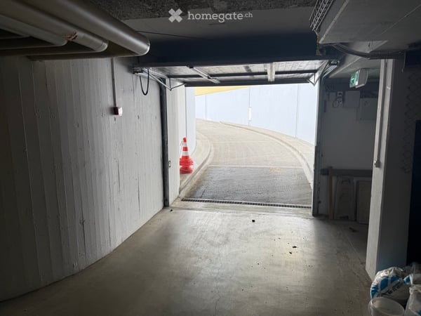 Tiefgaragen Stellplatz - nähe Bahnhof Stettbach 4