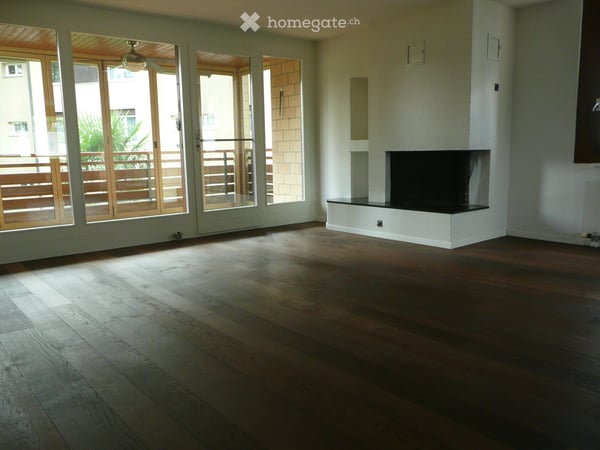 Grosszügige 4.5-Zimmer-Wohnung mit verglastem Balkon in Cham 3