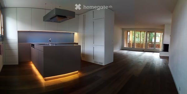 Grosszügige 4.5-Zimmer-Wohnung mit verglastem Balkon in Cham 2