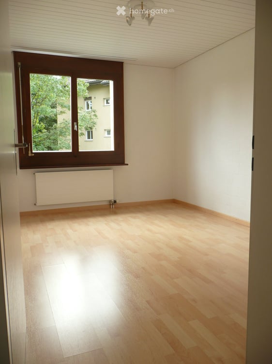 Grosszügige 4.5-Zimmer-Wohnung mit verglastem Balkon in Cham 6