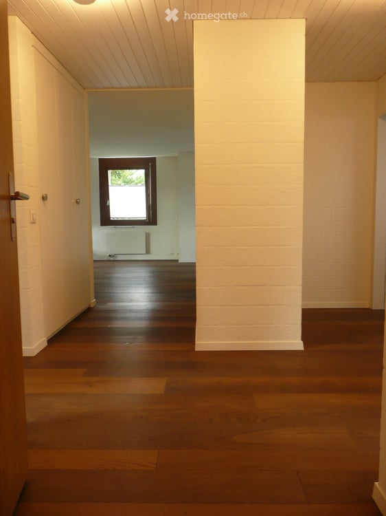 Grosszügige 4.5-Zimmer-Wohnung mit verglastem Balkon in Cham 4
