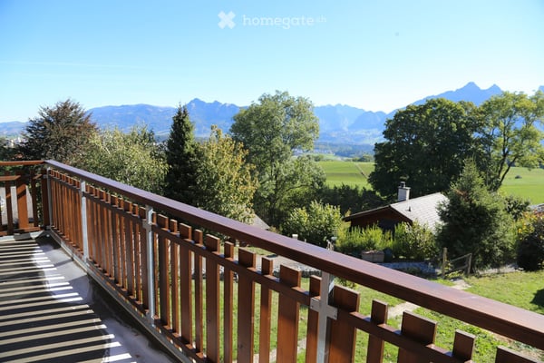Magnifique chalet rénové avec vue panoramique sur les Préalpes fribourgeoises 2