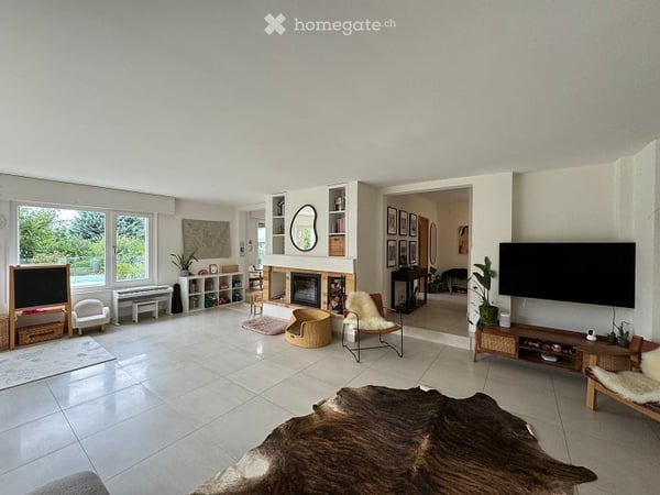 Élégante villa individuelle de 7 pièces avec piscine et accès privé au lac 2