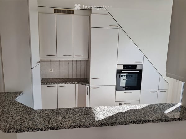Geräumige + helle 3.5 - Zimmer - Dachwohnung mit eigenener Dachterrasse (35 m2) 2