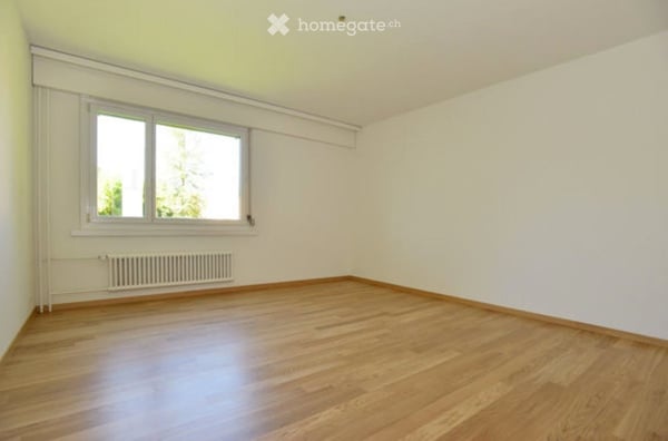 Helle 5-Zi-Wohnung angrenzend an Landwirtschaftszone mit verglastem Balkon in Mönchaltorf 9