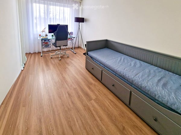 Sonnige 5-Zimmerwohnung mit grosser, eigener Waschküche/Hobbyraum und Weitblick ins Grüne! 8