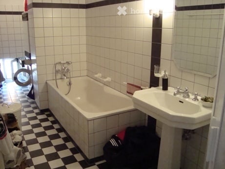 4-Zimmer-Hochparterrewohnung in historischer Villa mit grossem Garten 9