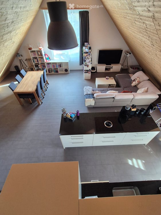 Dachwohnung in Auw 4