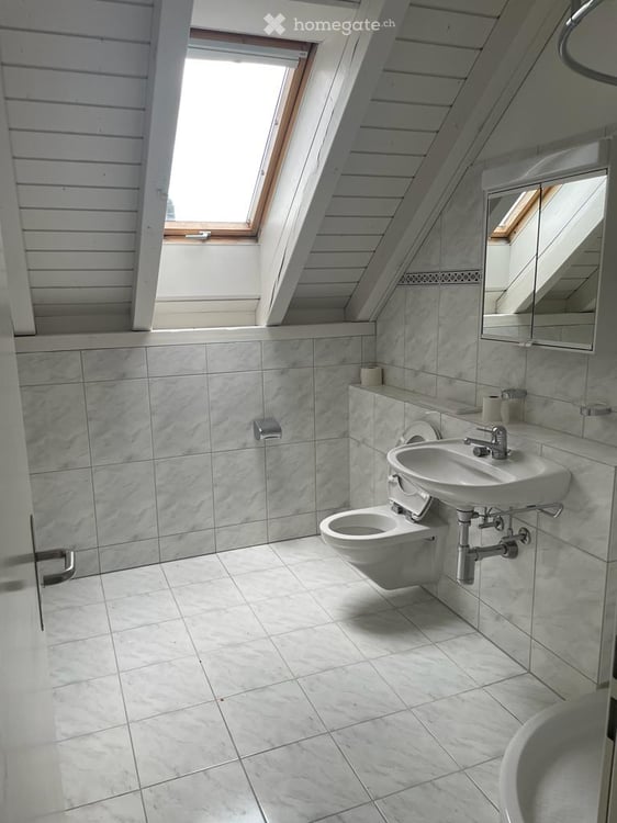 Grosszügige 6.5 Zimmer Dachwohnung im sonnigen und ruhigen Brütten 9