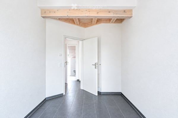 Lichtdurchflutete Wohnung mit Aussicht in alle 4 Himmelsrichtungen, in 3- Familienhaus 10