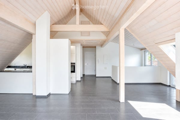 Lichtdurchflutete Wohnung mit Aussicht in alle 4 Himmelsrichtungen, in 3- Familienhaus 5