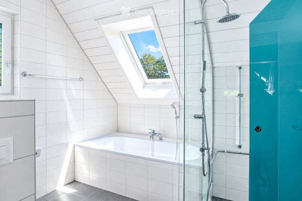 Lichtdurchflutete Wohnung mit Aussicht in alle 4 Himmelsrichtungen, in 3- Familienhaus 11