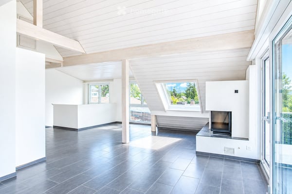 Lichtdurchflutete Wohnung mit Aussicht in alle 4 Himmelsrichtungen, in 3- Familienhaus 4
