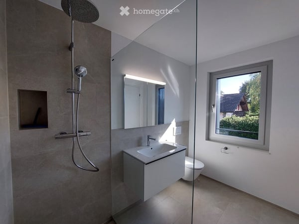 Neubau-Wohnung mit zwei Balkonen und Sicht auf den Bodensee 3