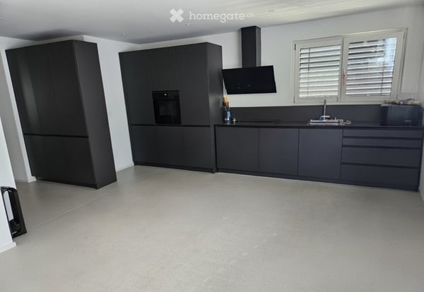 Modern 3.5-Room Apartment with Mountain Views, Balcony & Shared Garden 3