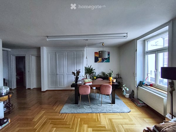 Befristet: Grosszügige 4.5 Zimmer Wohnung im Kreis 4 (mit Cheminee) 2