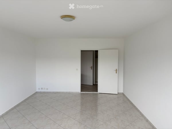 Frisch renovierte 4.5-Zimmer-Wohnung mit traumhafter Aussicht und grosser Dachterrasse in Reinach BL 3