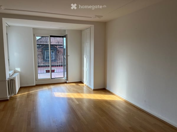 Schöne 3.5-Zimmer-Wohnung, zentral gelegen und mit herrlichem Weitblick 2