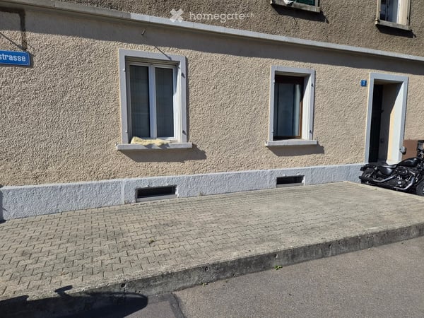 Grosser, geschützter Aussenparkplatz in Wiedikon 17