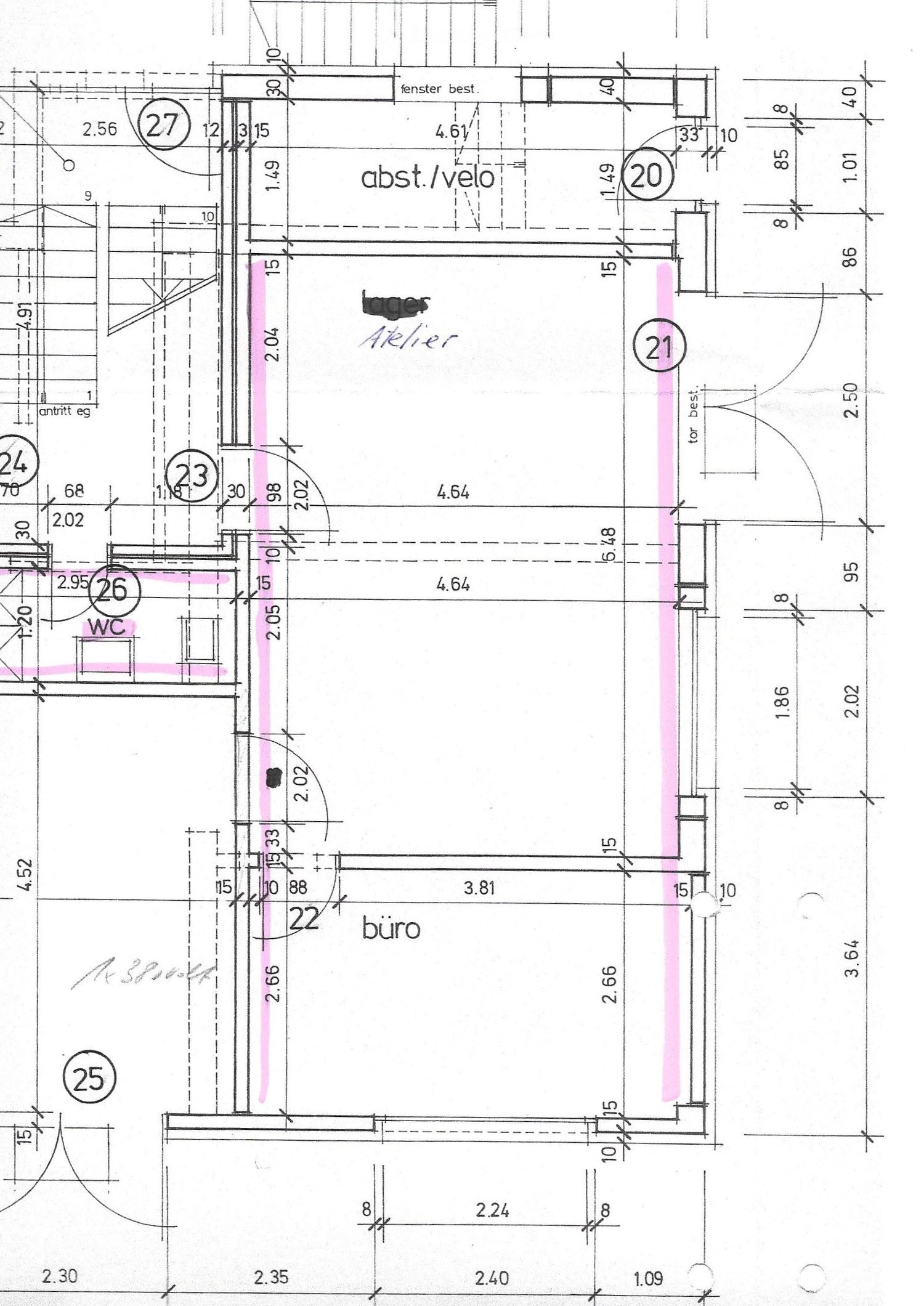 Floor plan showing a layout with labeled rooms including an atelier, WC, and office, with dimensions and measurements indicated.