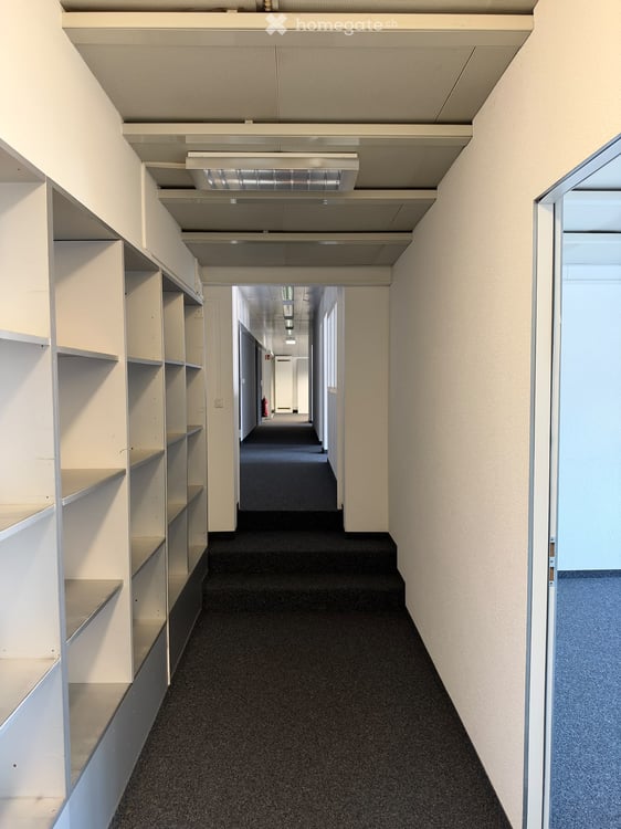 Büro zu vermieten in Rümlang ZH – attraktive Lage und vielseitige Nutzungsmöglichkeiten 2
