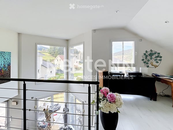 EXCLUSIVITÉ aux Verrières-de-Joux : Élégante maison contemporaine, prestations soignées ! 5