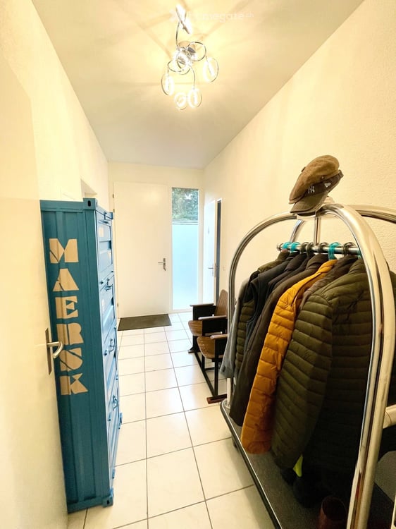 Sonnige 4.5-Zimmer-Erdgeschosswohnung mit Gartensitzplatz und Schwimmteich in Arlesheim 3