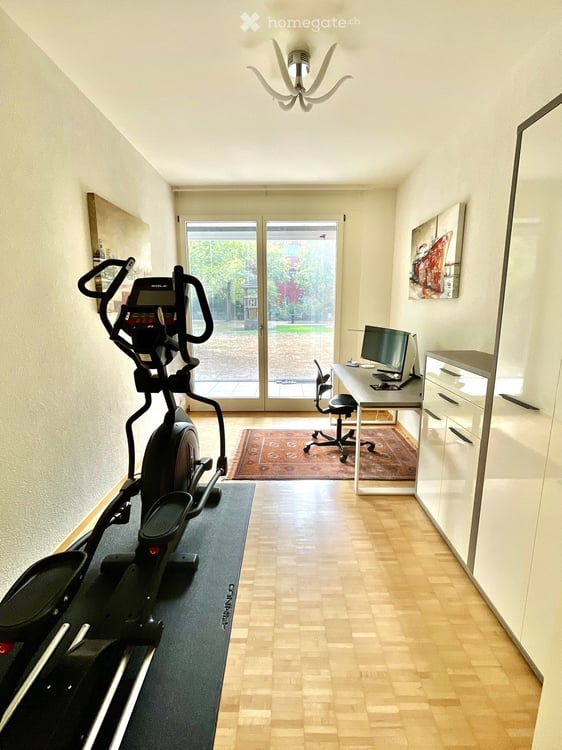 Sonnige 4.5-Zimmer-Erdgeschosswohnung mit Gartensitzplatz und Schwimmteich in Arlesheim 8
