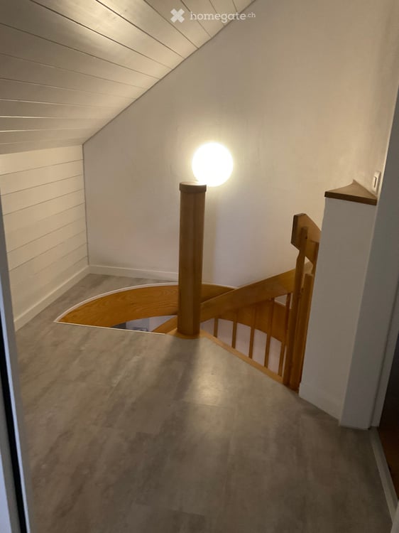 Charmante 4.5-Zimmer-Maisonette-Wohnung mit Hobbyraum im Dorfkern von Sins 15