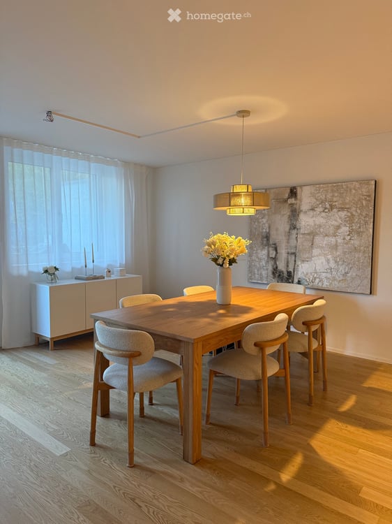 Grösszügige 2 1/2 Zimmer-Wohnung in Dietikon