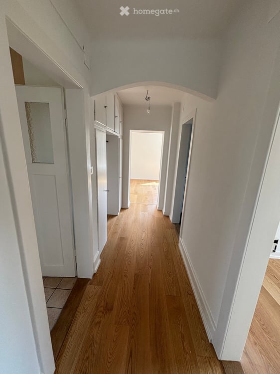Grosse 4.5-Zimmer-Wohnung mit schönem Garten und Swimming-Pool 3