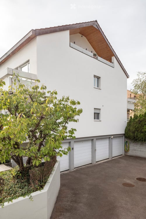 Grosszügige 5.5 Zimmer-Wohnung in Aesch BL 2