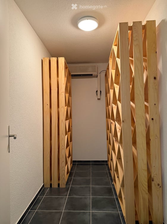 Ruhige Gewerbeeinheit mit Büro, Lager und Sauna in Baar 14